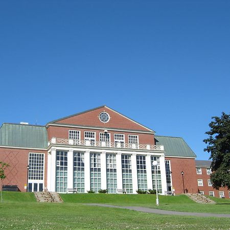 Unb Fredericton Accommodations Exterior foto