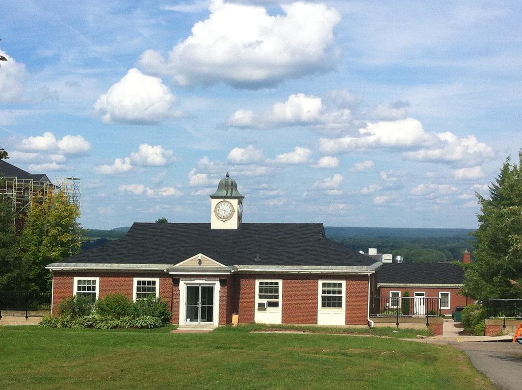 Unb Fredericton Accommodations Exterior foto